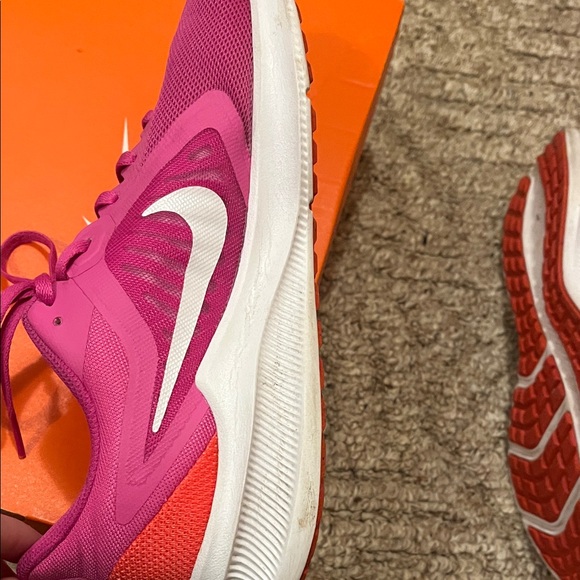 Nike Women's Pink Running Shoes - Picture 7 of 10